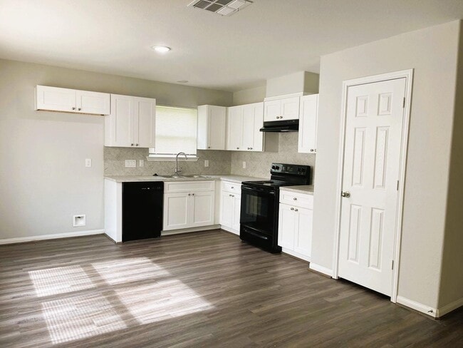 Building Photo - 8005 Talton St