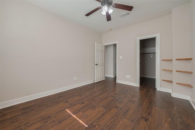 Building Photo - 2865 Westhollow Dr