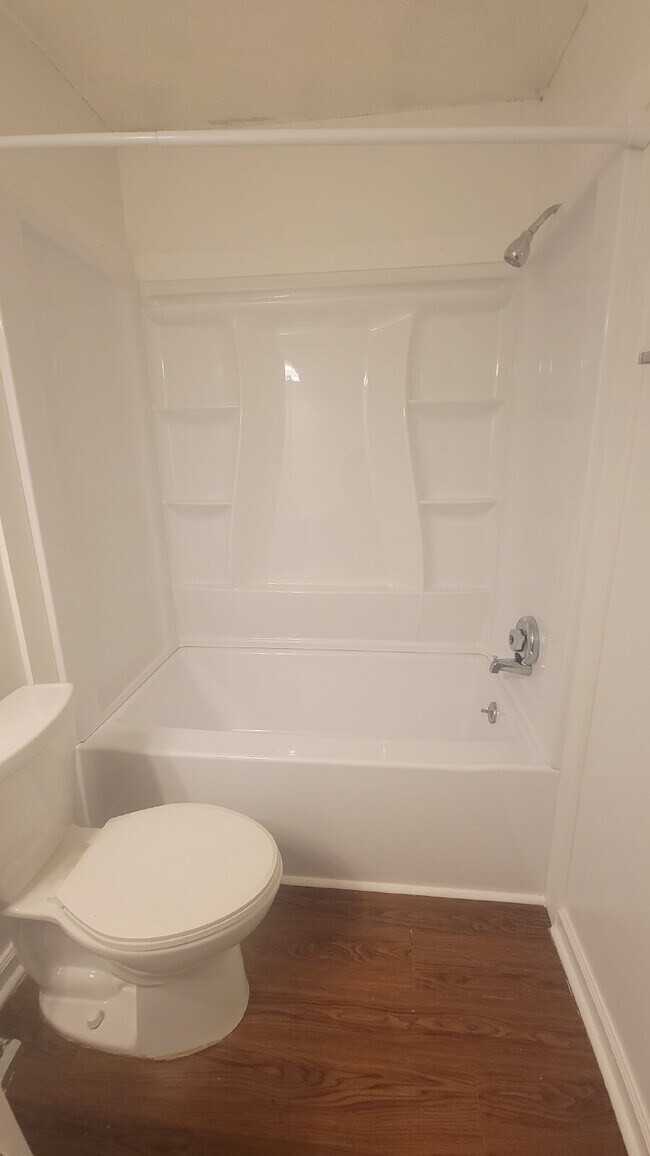 Building Photo - "Spacious 2-Bed, 2-Bath Gem in Huntsville's Heart – Your Ideal Retreat Awaits!"