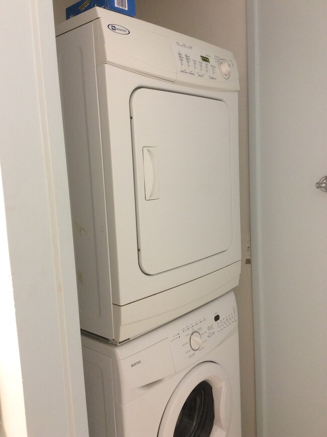 Washer/ dryer - 1415 2nd Ave