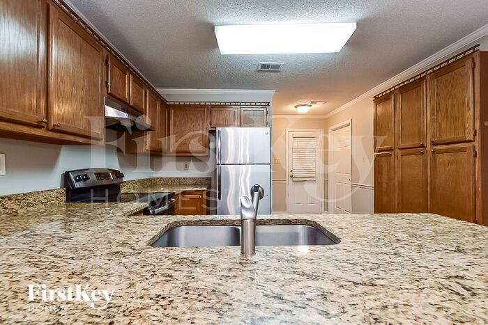 Building Photo - 6464 Evergreen Dr