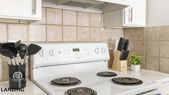 Building Photo - 9835 Fredericksburg Rd