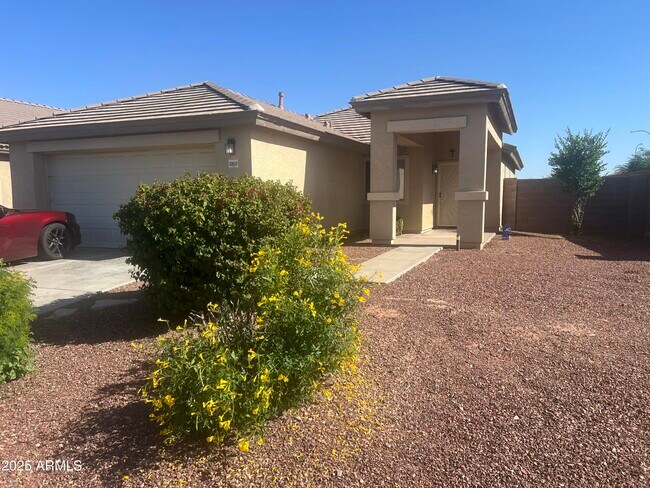 Building Photo - 10833 W Elm Ln