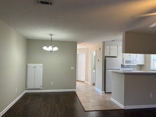 Building Photo - 111 Woodberry Dr