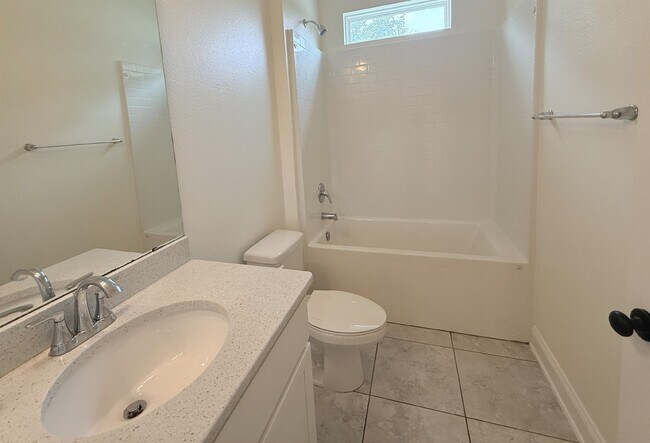 Building Photo - 32 Olivine Ct