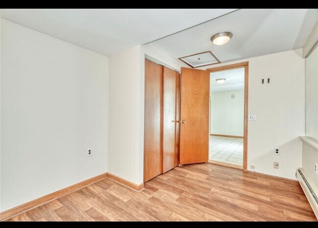 Building Photo - 27 Martin St