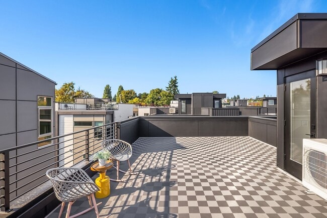 Building Photo - New Ballard Townhome