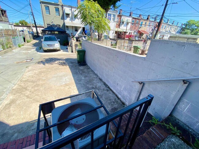 Building Photo - Stunning 2bed/3.5ba Highlandtown Home - Re...