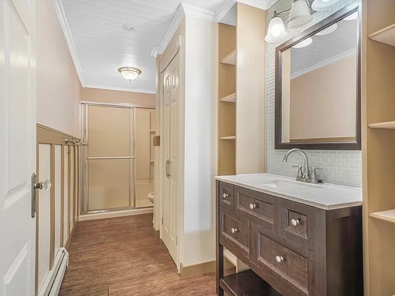 Building Photo - 475 Tecumseh St