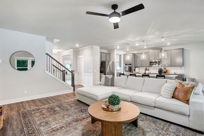 Building Photo - Spacious 4 bedroom 3 bath home with loft