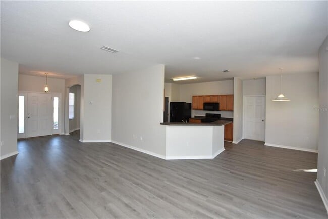 Building Photo - 4 Lynn Pl