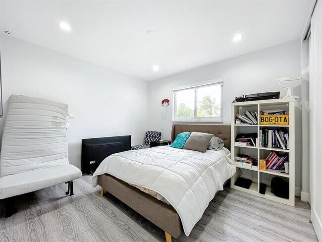 Building Photo - 2171 NW 87th Ave