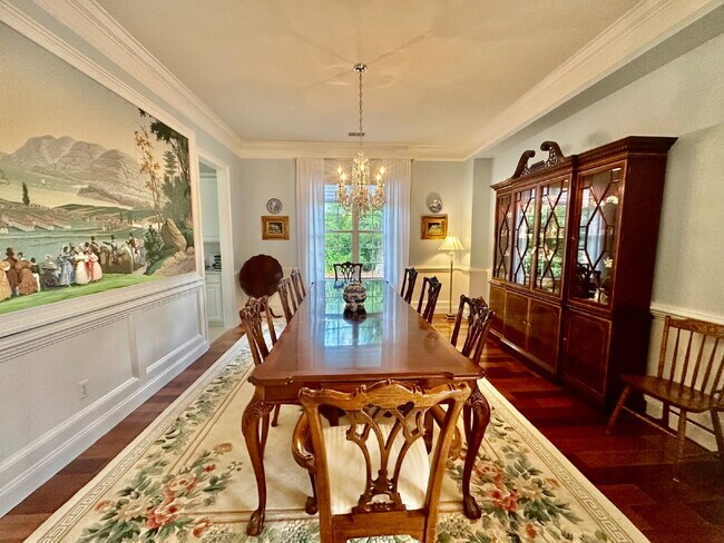 Building Photo - Spacious Beautifully Appointed Two Bedroom...