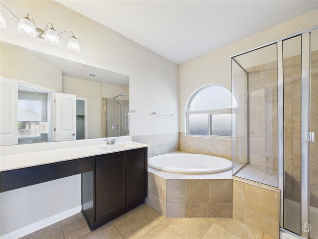 Building Photo - 16424 Pienza Dr