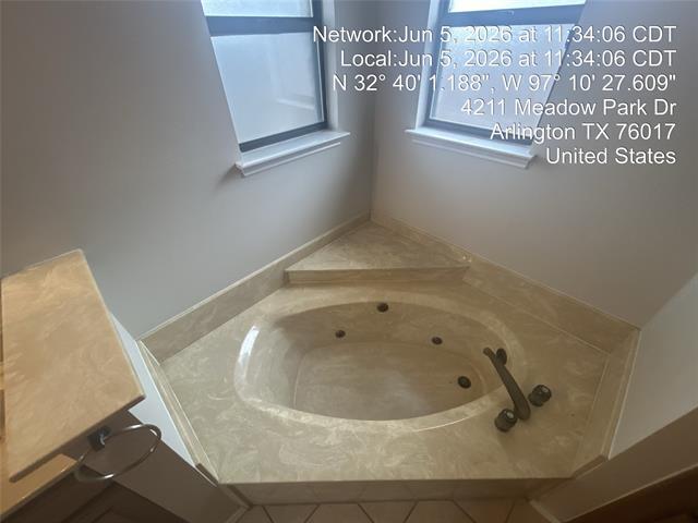 Building Photo - 4211 Meadow Park Dr