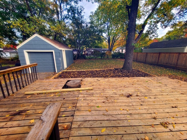 Building Photo - 8217 Belleview Ave