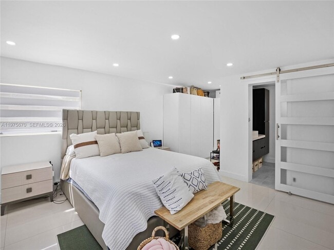 Building Photo - 920 NE 159th St