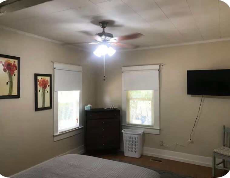 Bedroom 1 - 2705 Vicksburg St