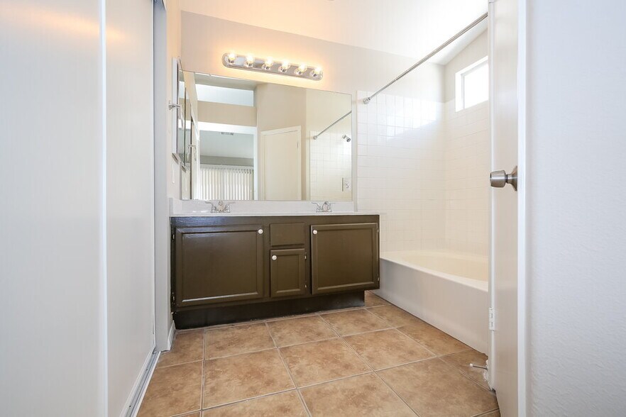 Building Photo - 364 Rancho Del Norte Dr