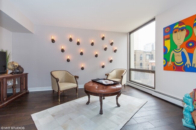 Building Photo - 100 E Bellevue Pl