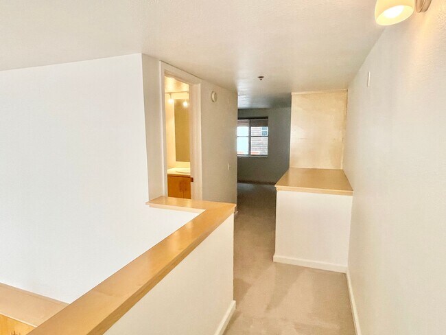 Building Photo - HUGE 2 Level 2br/1.5Ba Loft, High Ceilings...