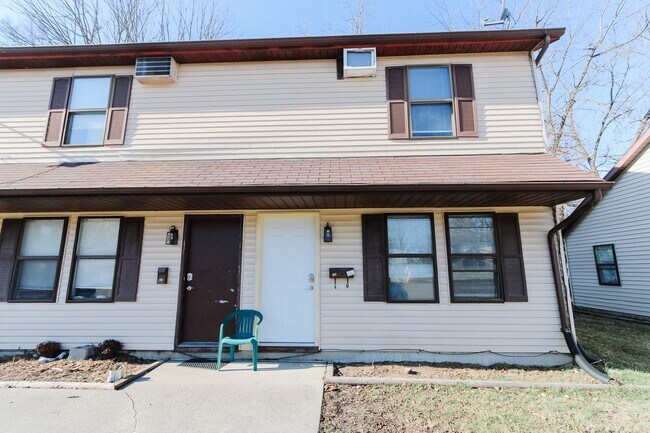 Building Photo - 2213 E Memorial Dr