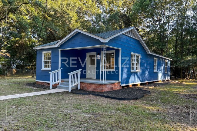 Building Photo - 4 Bedroom/2 Bathroom Home in Mobile!