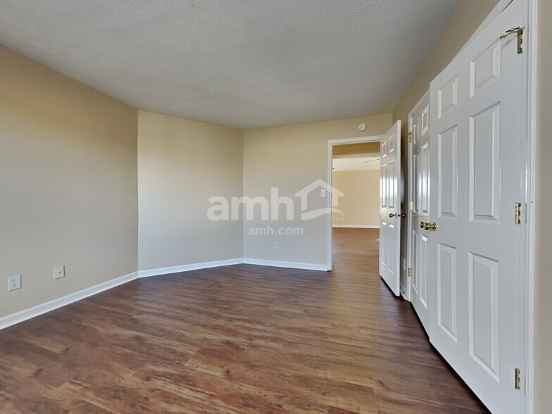 Building Photo - 3207 Creekshore Dr