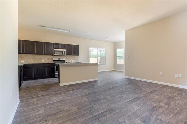 Building Photo - 216 Hess Dr