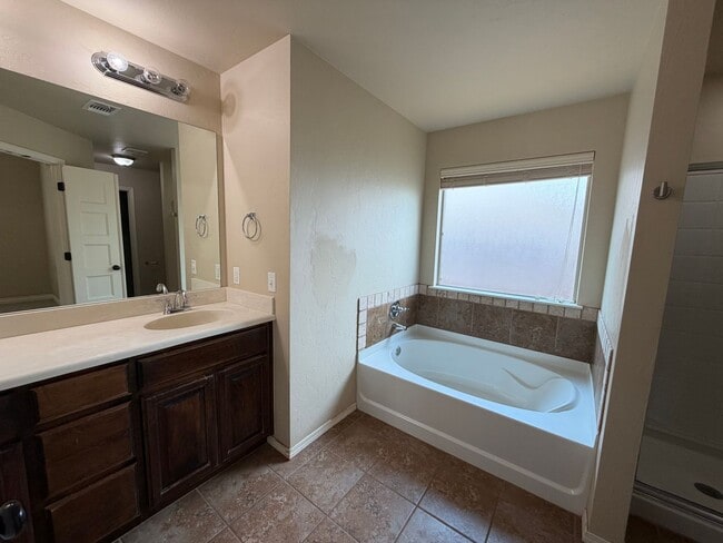 Building Photo - Beautiful and Cozy 3bed/2bath with an Office Available in North Norman!