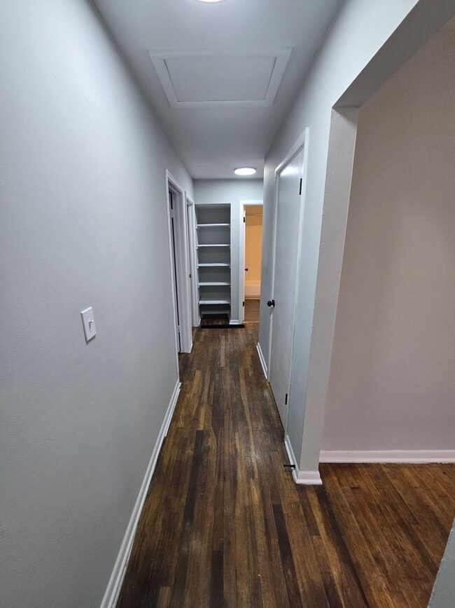 Building Photo - 3 BEDROOM SINGLE FAMILY