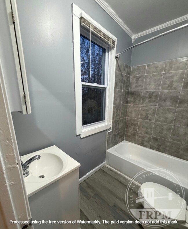 Building Photo - 1272 Pleasant St