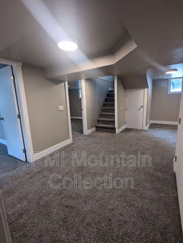 Building Photo - 249 S 400 E
