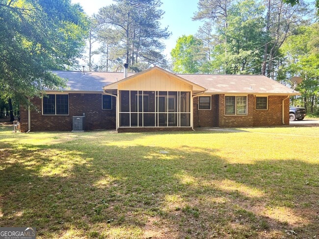 Building Photo - 551 Racetrack Rd
