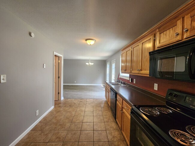 Building Photo - 112 N Cavalcade Cir