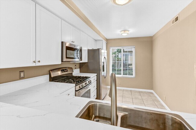 Building Photo - $500 Move In Special! 3 BD, 2.5 BA Townhome At The Groves In Carmel Valley-Del Mar