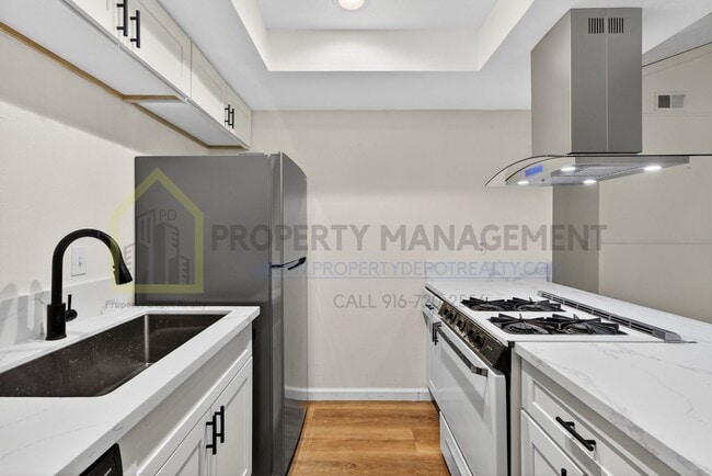 Building Photo - 8973 El Mirador Dr