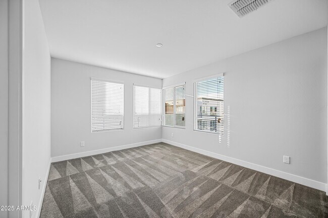 Building Photo - 1250 Abbey Ln