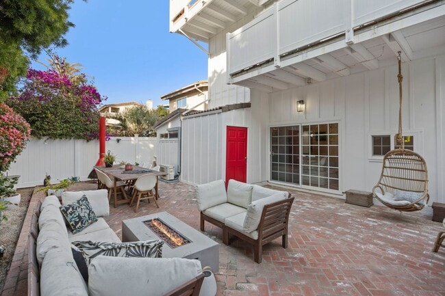Building Photo - Ventura | Pierpont | 4 Bedroom + 3 Bathroom