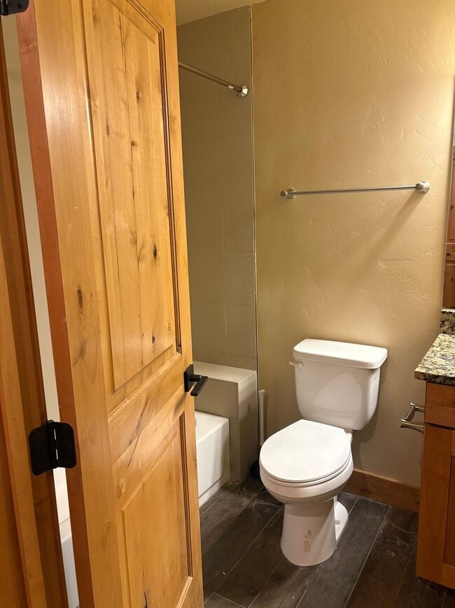 Building Photo - Beautiful Furnished Townhome with infared ...