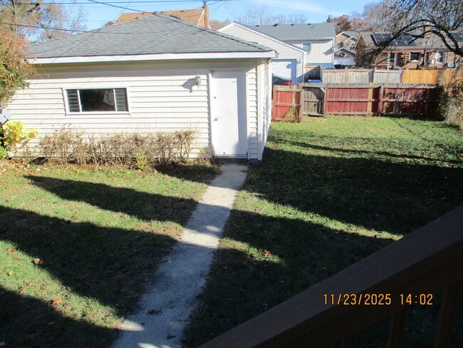 Building Photo - 9737 Warren Ave