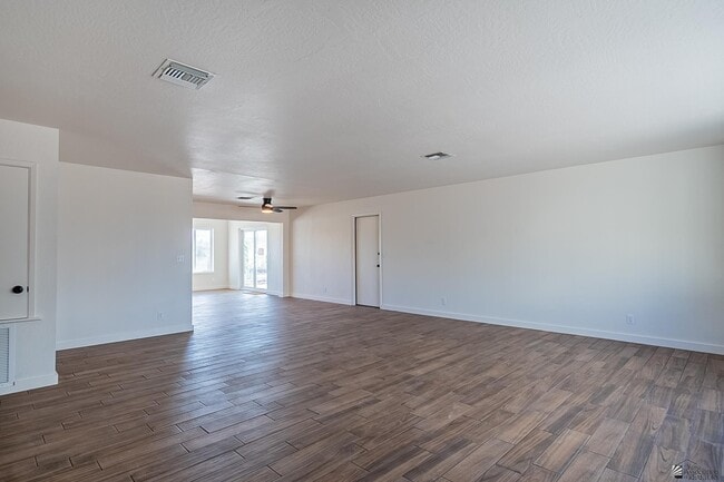 Building Photo - 12175 S Ironwood Dr