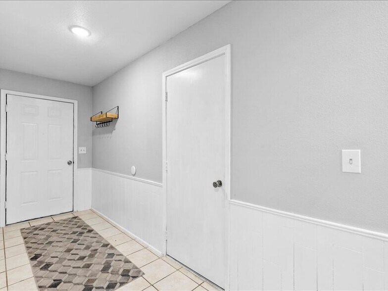 entranc lobby and garage - 9395 Green Springs Cir