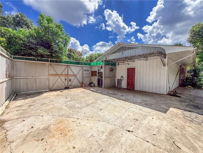 Building Photo - 2772 N Grafhill Dr