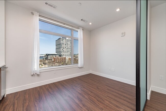 Building Photo - 99 Sumner St