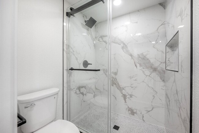 Building Photo - Beautifully remodeled single-story home in the heart of Solana Beach!