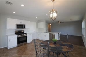 Building Photo - 800 Riverway Ln