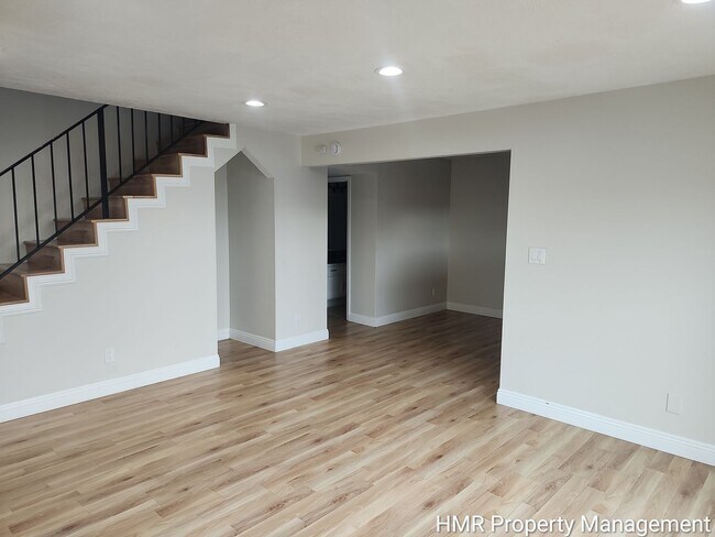 Building Photo - Large Condo in Claremont