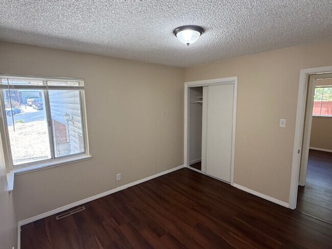 Building Photo - 3-Bedroom Rodeo Home with Brand New Kitchen!
