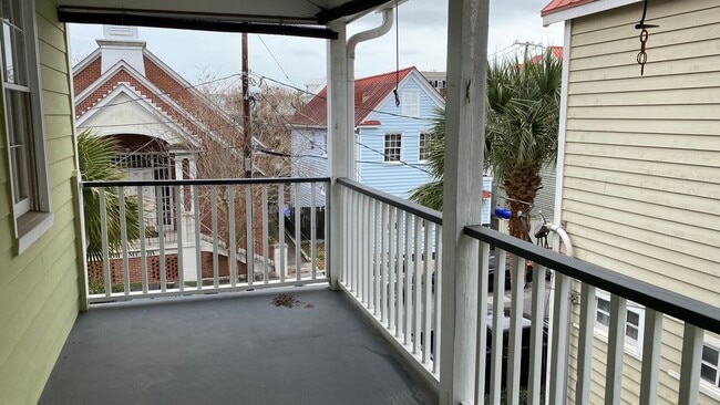 Building Photo - 3 Bedroom 2.5 Bath House in Radcliffeborough - Downtown Charleston